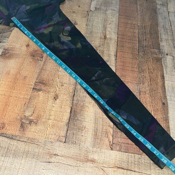 Lululemon Wunder Under Hi-Rise Tight Full-On Luxtreme 28"
Aura Dark Chrome Multi - Picture 10 of 13